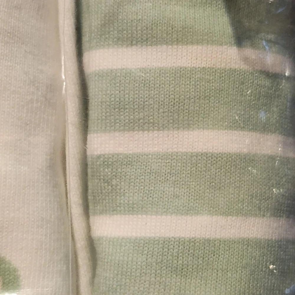 Carter's Crib Sheets - White and Green - Picture 3 of 5